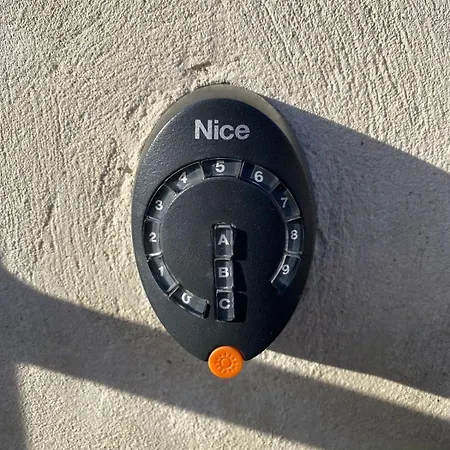 Le Croisillon -futuroscope-parking-laconciergerie * Chasseneuil-du-Poitou