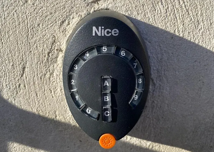 Le Croisillon -futuroscope-parking-laconciergerie * Chasseneuil-du-Poitou